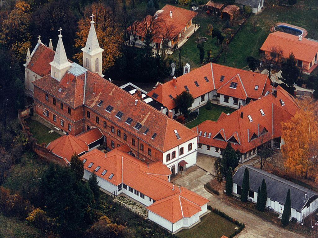 Martineum Felnottkepzo Akademia Hostel